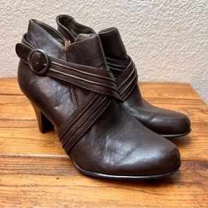 BORN Sz 7/38M Brown Leather Heeled Booties